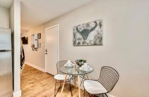 Global Cup Love for Dallas - Close to Deep Ellum & AAC - Foto 20