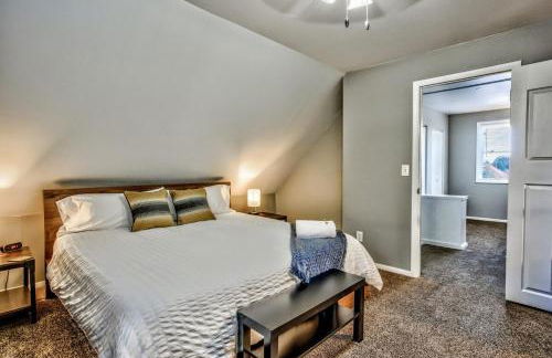 The Vibrant Victorian Hot Tub & Fire Pit in OCC - Foto 19