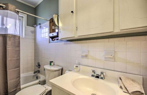 Quiet Lakefront Retreat with Boat Ramp and 2 Docks - Foto 17