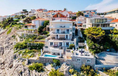 Blue Views Villa with Heated Pool and Jacuzzi - Photo 1