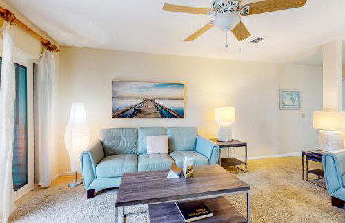Ocean-view townhome with balcony & W/D - walk to beach - dog-friendly - Foto 5
