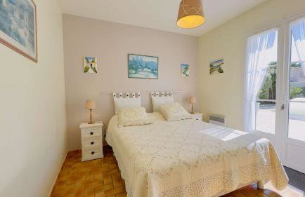 Villa de plain pied avec jardin paysager et piscine - Foto 11