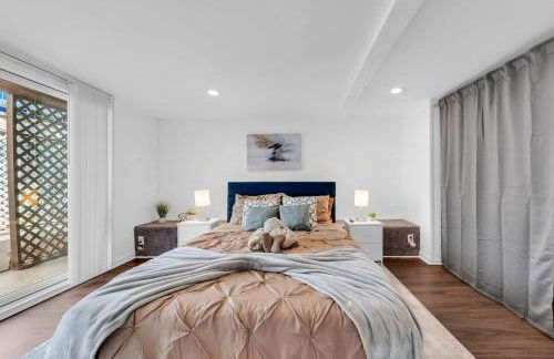 Modern Bay Area Retreat | Balcony + Private Patios - Foto 13