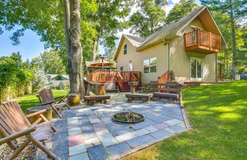 Pet Friendly with Fire Pit Walk to the Beach! - Photo 3