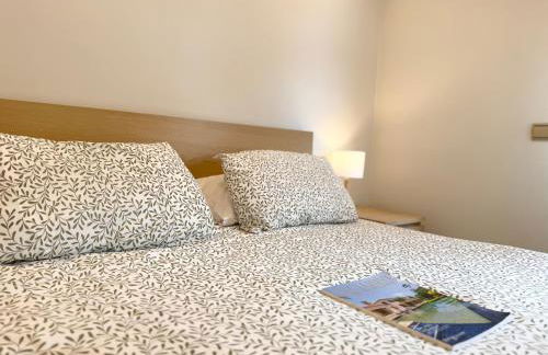 Villa Amorio a spacious modern getaway with a private heated pool & Sea Views - Foto 39