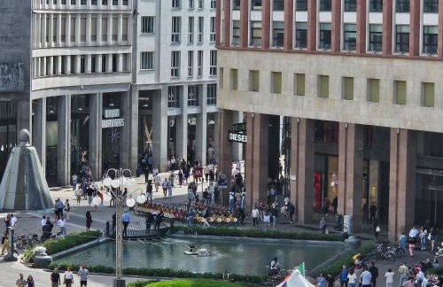 Exclusive top floor 2-bedroom flat - Photo 45