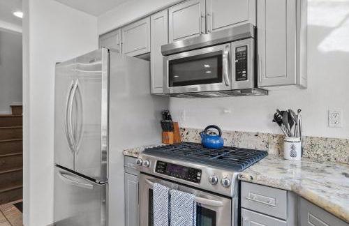 Bay View Dream - Steps to Bay, Rooftop Patio & AC - Foto 48