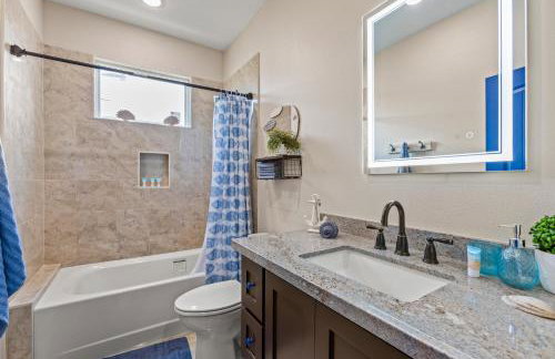 Caza Azul Luxury 4BR Getaway, Gated Community, Canal Views & Lift - Foto 27