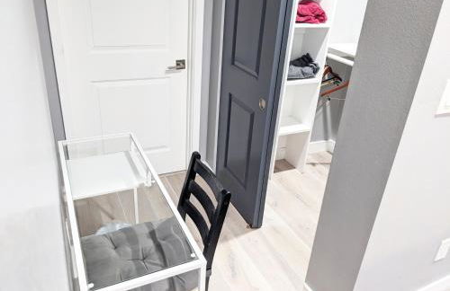 Lucky Charm 4 Bedroom Mid-City Apartment - Photo 33