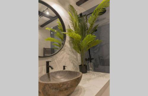 Superbe Appart Plein Centre avec Parking & Jardin - Foto 21