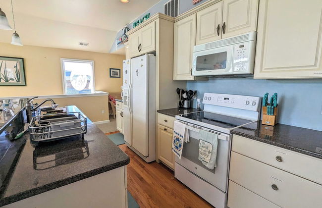 Waves 'n Wooder by Avantstay Swimspa + Game Room, Walk to Beach - Foto 4