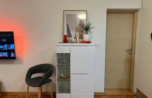 Split apartment - 5 min by car to the beach & city center - free public parking - Foto 26