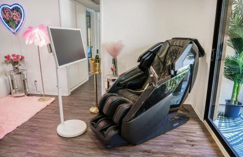 Luxury Pool View Spa Suite-Massage Chair-Steam Sauna-Welcome Champagne ! - Foto 6