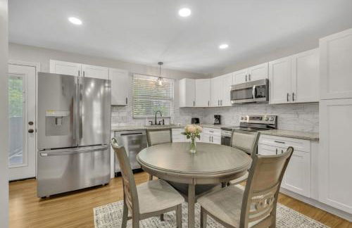 Single Story Pet Friendly Home, with Fenced Yard, Fire Pit, 5min to Downtown!! - Foto 8