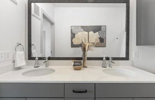 Stylish Ground Floor 2BR 2BA with Private Patio - Foto 24