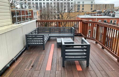 Classy Victorian Brownstone Subway Shopping - Photo 63