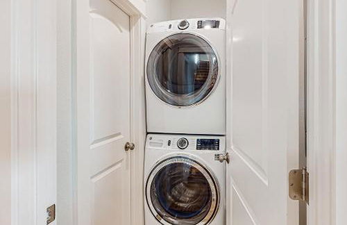 Stunning Beachfront Cargo Lift Sleeps 14 - Foto 25