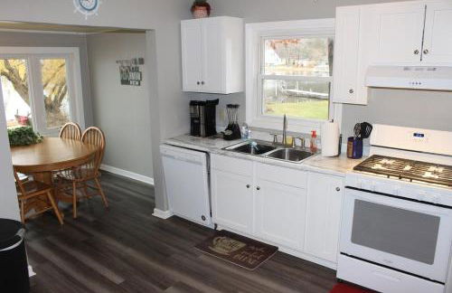 Pet-Friendly Cozy Lake Cottage and Kayaks! - Foto 11