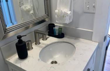 Modern 4BR Columbia Heights Gem Walk 2 Metro & Shops - Foto 12