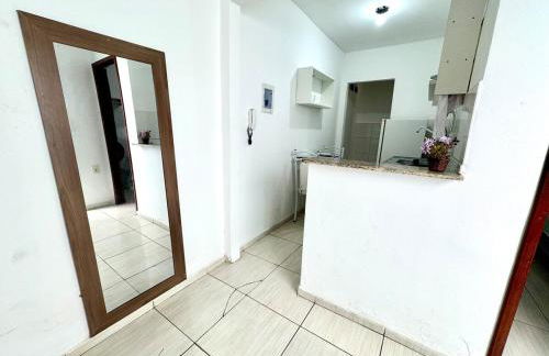 Lindo APT 05 em bairro central de Petrolina em prédio familiar - Foto 16