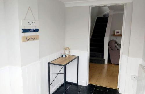 Croeso; Cosy and ideally located for mountains and beaches - Photo 7