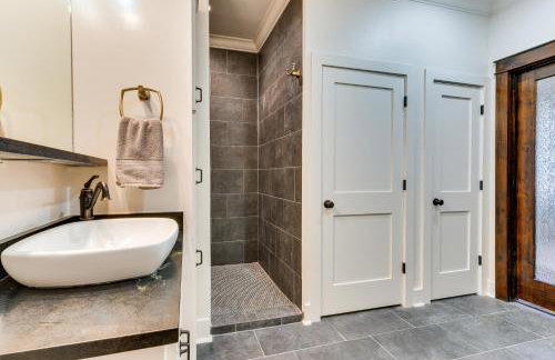 Chic Louisiana Retreat - Balcony and River Views! - Foto 16