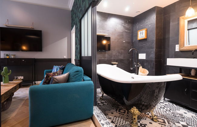 The Royal Elysée Suite - Photo 16