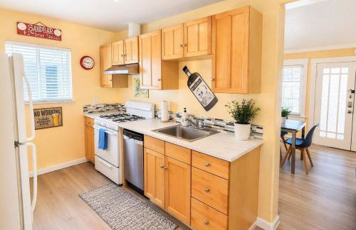 CasaViva Sky - Spacious 3BR with City Views, Firepit & Backyard - Walk to Hillcrest Dining, 5 Min to Zoo & Balboa Park - Foto 5