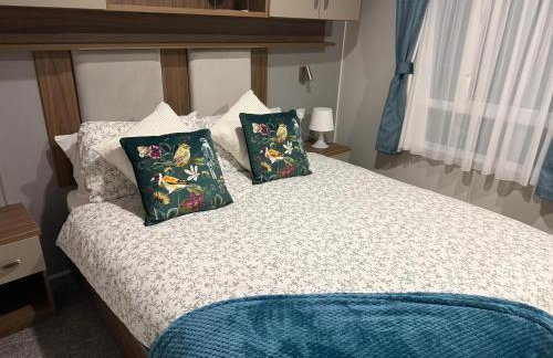 LuxeHaven at Tattershall Lakes Park with Hot Tub - Foto 71