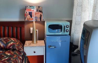 HARRY'S MAN CAVE - A Vintage Motel on the Historic 395 route - The New Star Motel Experience - Foto 8