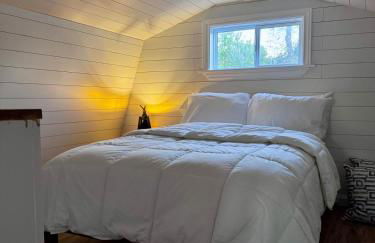 Stylish 1940s Home with Barn Guest House - Foto 10