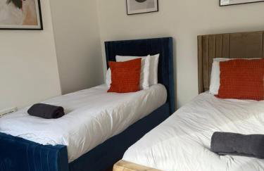 4-Bed Family Home - Steps from Nottingham Forest Ground - Foto 4