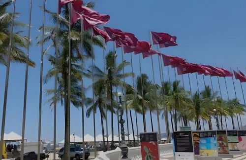 Belo Apto no Gonzaga - uma quadra da praia - Foto 7