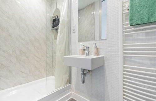 #79 World Famous Rotunda Skyline Views - Near Victoria Square - Sleeps 6 - " Perfect for contractors and Families" - Foto 8