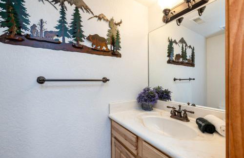 Chalet in the Pines Spa Game Room Wraparound Deck - Foto 43