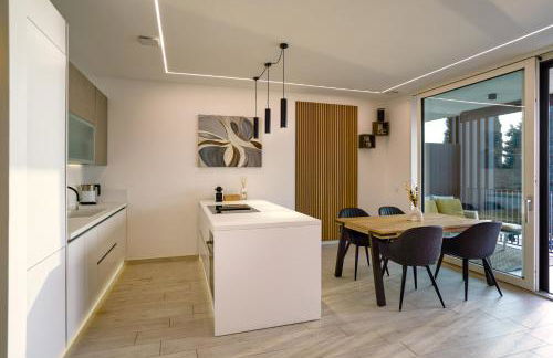 SalvatoreHomes - Luxurious Dreamview Waterfront Apartment in Torri del Benaco with Pool - Casa Azura - a 5 Star Luxury Collection at Lake Garda - Foto 11