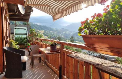 Very comfortable, fully equiped two bed appartement in private chalet entire floor Near La Clusaz, Grand Bornand, Annecy and lake and private terrace Bbq - Foto 8