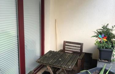 Central-Quiet-5min to tram-shopping- - Foto 2