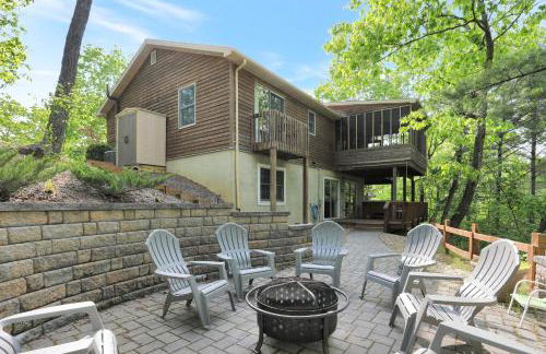 Lazy Basye Shenandoah Cabin with Hot Tub, Sleeps 10 - Foto 13