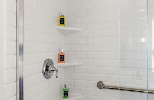 Serenity Splash Upscale Stay Pool Game Lounge - Foto 17