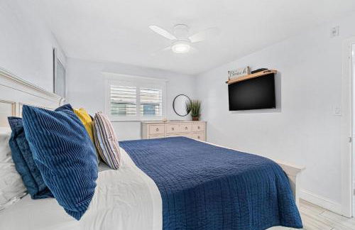 Escape to Beach Oasis! New Management! Updated Beachside Condo with Heated Pool! - Foto 14