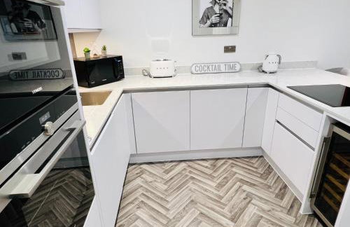 DESIGNER HOUSE - University of Glasgow / Central Glasgow 'Hillhead' West End G12 - Luxurious & Contemporary Detached House / Terrace / Garden / 'electric car charging' Garage Parking - Foto 30