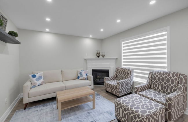 Beautiful House - On A Quiet Street - Photo 38