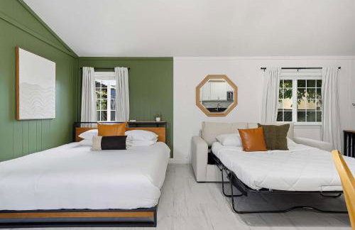 4BR Family Retreat with Hot Tub Games & Fire Pit - Foto 45