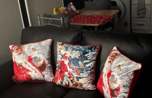 Sunset Retreat Cabin, Private Hot Tub with Mini Cinema Projector & Garden views - Foto 8