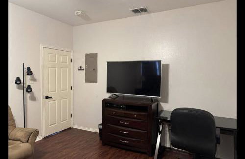 Backyard Oasis in Brownsville! - Photo 14