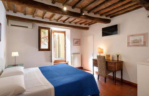 Regis Condo - Photo 18