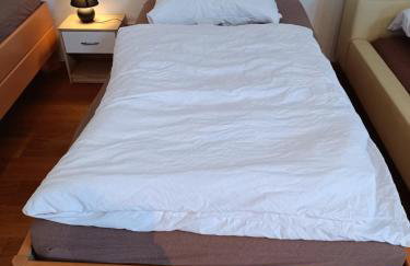 IN VILLA APARTMENT 56 qm Check-in,free parking, WIFI , TV, FULL KITCHEN - Foto 9