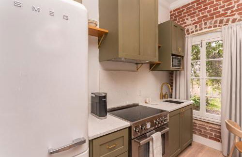 Natchez Charm - Studio, 1 Bath, Full Kitchen, King Bed, 2 Blocks from Mississippi River - Foto 8