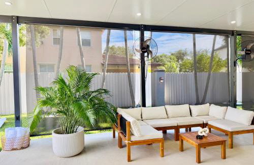 Miami Getaway Heated Pool Villa with Mini Golf & BBQ - Foto 15